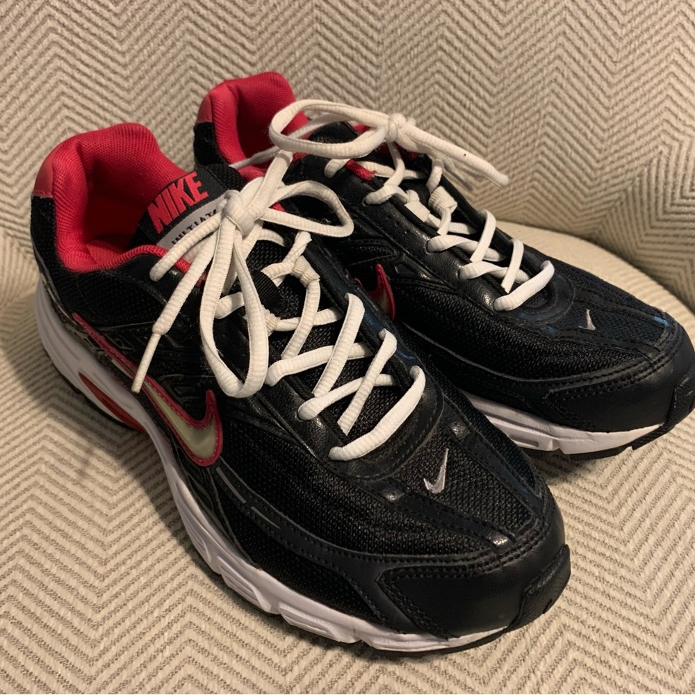 NIKE INITIATOR BLACK AND PINK athletic shoes SIZE 8